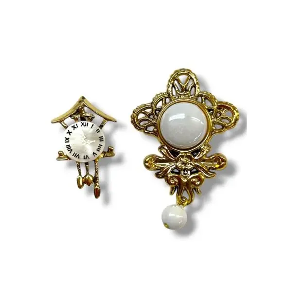 2 Goldtone Brooch Pins Cuckoo Clock 1.6" Lightweight 2.5" - Picture 6 of 6